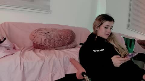 Snapshot of lollypetitte_ chatting on February 2026 06:40:02 AM Lolly online show from February 2026 06:40:02 AM