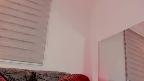 Snapshot of lollypetitte_ chatting on February 2026 12:51:02 AM Lolly online show from February 2026 12:51:02 AM