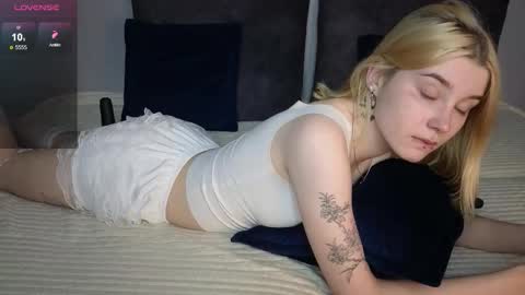 Eva online show from November 2025 08:52:01 PM