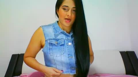 estehfania online show from February 2025 07:05:02 PM