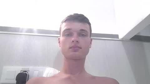 london_tomy online show from December 2025 01:02:02 AM