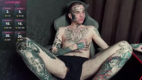 Snapshot of lone1ycrystal chatting on October 2025 09:43:02 PM Chris online show from October 2025 09:43:02 PM