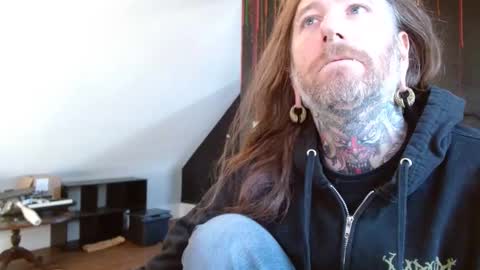 Snapshot of longhair021 chatting on January 2025 06:31:01 PM longhair online show from January 2025 06:31:01 PM
