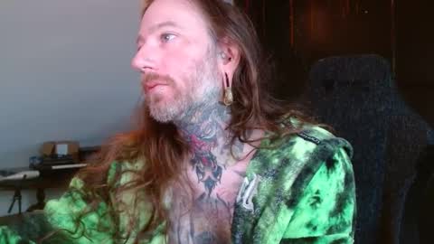 Snapshot of longhair021 chatting on February 2025 09:20:02 PM longhair online show from February 2025 09:20:02 PM