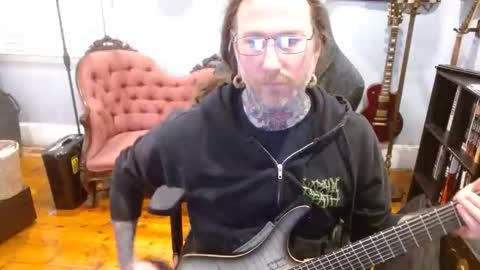 Snapshot of longhair021 chatting on September 2025 02:40:02 PM longhair online show from September 2025 02:40:02 PM