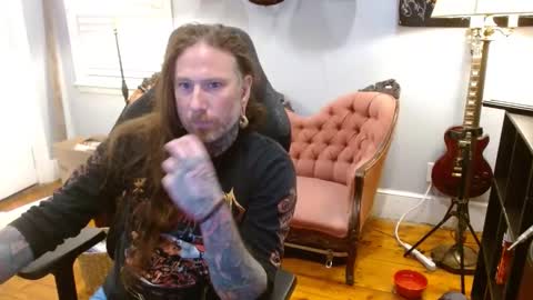 Snapshot of longhair021 chatting on October 2025 10:58:02 PM longhair online show from October 2025 10:58:02 PM