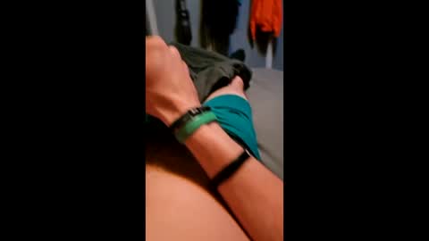 Snapshot of longhairguy27 chatting on December 2024 04:01:02 AM longhairguy27 online show from December 2024 04:01:02 AM