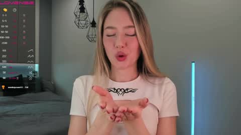 Snapshot of longoriaeva chatting on February 2025 06:46:02 PM Eva online show from February 2025 06:46:02 PM