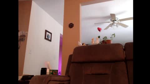 looking469 online show from October 2025 04:39:02 PM