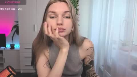 Snapshot of lookluna chatting on July 2026 06:47:02 AM Luna online show from July 2026 06:47:02 AM