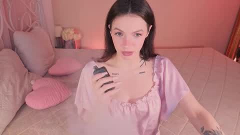 Luna online show from October 2025 08:22:01 PM