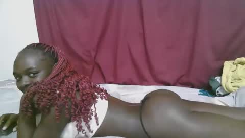 lora_amor online show from September 2025 06:44:02 PM