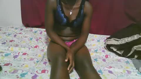 lora_amor online show from October 2025 10:00:01 PM