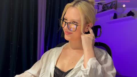 Lora heil online show from January 2026 03:16:02 PM