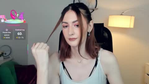 Lora online show from November 2025 11:01:02 AM