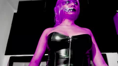 Lore Depp online show from October 2025 05:21:02 AM