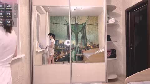 Olivia online show from November 2025 01:11:01 PM