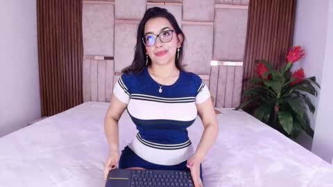 Snapshot of lorein_dim chatting on October 2025 09:15:01 PM Lorein online show from October 2025 09:15:01 PM