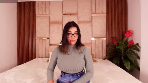 Snapshot of lorein_dim chatting on October 2025 08:21:02 PM Lorein online show from October 2025 08:21:02 PM