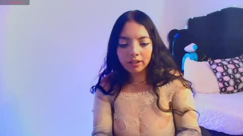 Snapshot of loren_44tits chatting on May 2026 10:19:01 PM Loren online show from May 2026 10:19:01 PM