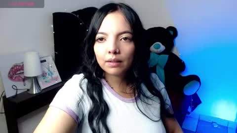 Snapshot of loren_44tits chatting on July 2026 01:07:01 AM Loren online show from July 2026 01:07:01 AM