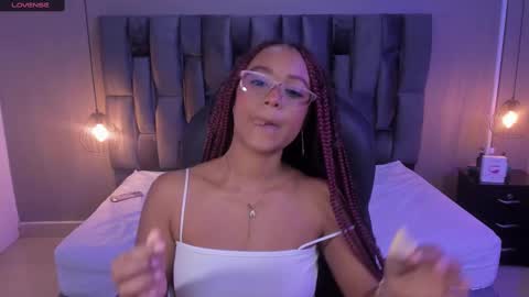 Snapshot of lorena_vieira_ chatting on February 2025 05:58:01 PM Lorena Vieira online show from February 2025 05:58:01 PM