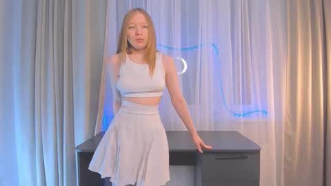 Snapshot of lorenpiyano chatting on December 2025 05:17:01 PM Lola online show from December 2025 05:17:01 PM