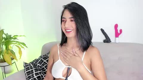 L O R E N online show from November 2025 01:20:01 PM