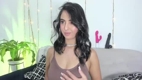 L O R E N online show from April 2026 04:46:02 PM