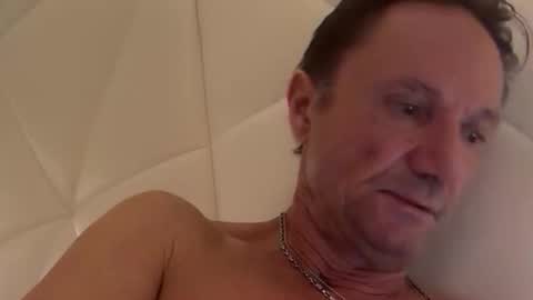 lorenz_muc online show from February 2026 12:28:02 AM