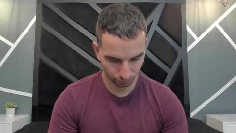  L O R E N Z O  Thumbs Up help  online show from September 2025 05:23:01 PM