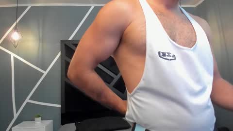  L O R E N Z O  Thumbs Up help  online show from October 2025 05:32:02 PM