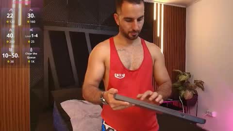  L O R E N Z O  Thumbs Up help  online show from February 2026 07:03:02 PM