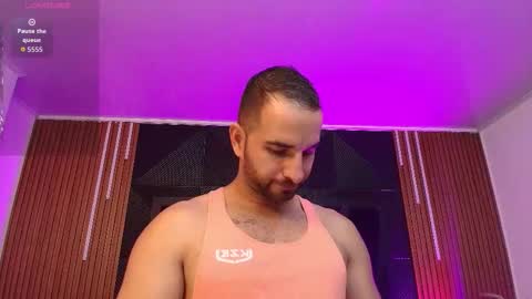  L O R E N Z O  Thumbs Up help  online show from February 2026 05:25:01 PM