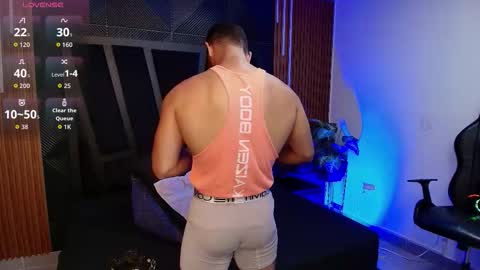  L O R E N Z O  Thumbs Up help  online show from March 2026 05:54:01 PM