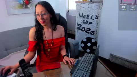 Snapshot of loretta_fraser chatting on June 2026 01:10:02 PM loretta_fraser online show from June 2026 01:10:02 PM