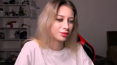 Lori online show from November 2025 02:22:01 PM