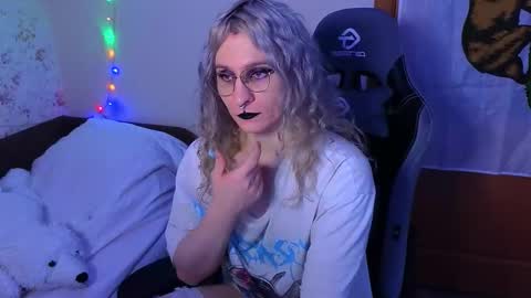 Lori -----------------------------------    online show from January 2026 02:10:01 PM