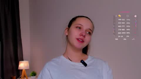 Mia online show from November 2025 01:02:01 PM