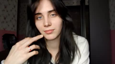 Snapshot of lorinepiro chatting on November 2025 04:18:01 PM Kira online show from November 2025 04:18:01 PM