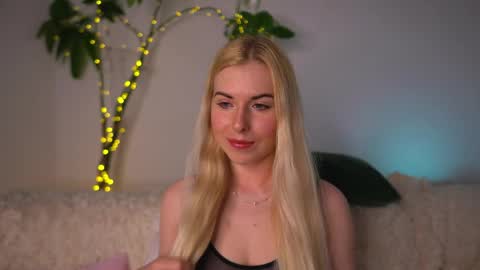 Lorrie online show from April 2026 02:00:02 PM