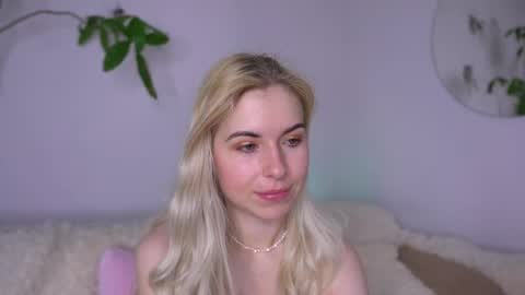 Lorrie online show from April 2026 08:35:02 AM