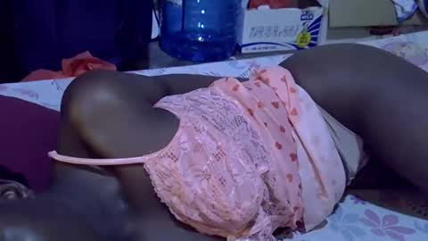 lotty_lavilla online show from November 2025 06:43:02 PM