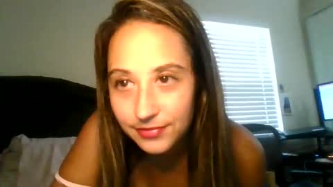 lotusflowerbomb95 online show from April 2026 09:52:01 PM