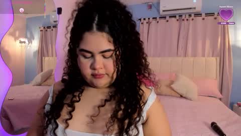 Snapshot of lou_22_ chatting on February 2026 01:58:01 PM Lou online show from February 2026 01:58:01 PM