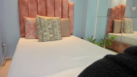 Snapshot of lou_rosse chatting on November 2025 09:46:02 PM Lou Rosse online show from November 2025 09:46:02 PM