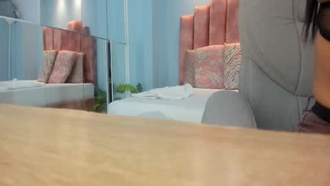 Snapshot of lou_rosse chatting on December 2025 08:14:01 PM Lou Rosse online show from December 2025 08:14:01 PM