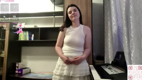 Snapshot of loudeguise chatting on June 2026 11:43:01 AM Esma online show from June 2026 11:43:01 AM