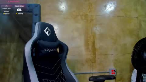 Louis online show from March 2025 10:30:02 PM