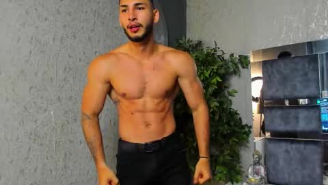 Louis online show from October 2025 07:43:01 PM